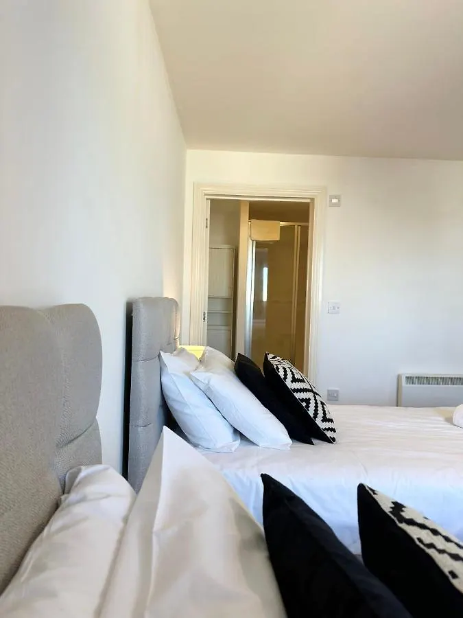 Best Price! - Huge 3 Bed 2 Bath City Centre Newly Refurbished Apartment, Up To 7 Guests - Free Secure Parking - Smart Tv - Singles Or King Size Beds Southampton