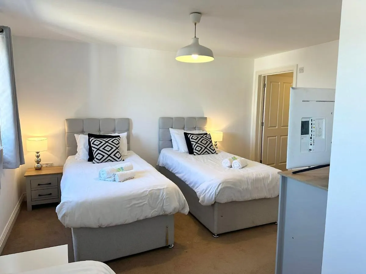 Best Price! - Huge 3 Bed 2 Bath City Centre Newly Refurbished Apartment, Up To 7 Guests - Free Secure Parking - Smart Tv - Singles Or King Size Beds Southampton Apartment